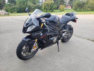 2010 BMW RRS1000 Motorcycle C/w 1000cc, 120/70 R17 Front And 190/55 R17 Rear. Showing 3879kms. VIN WB1051706AZV41173