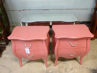 55in X 23in X 30in Make Up Table C/w (2) End Tables *Note: (1) Leg Loose On Make Up Table*