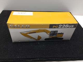 Komatsu PC228US Model w/ 1:43 Scale