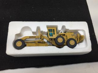 CAT 16G Motor Grader Model w/ 1:50 Scale