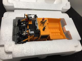 Leeboy 8816 Paver Model w/ 1:50 Scale