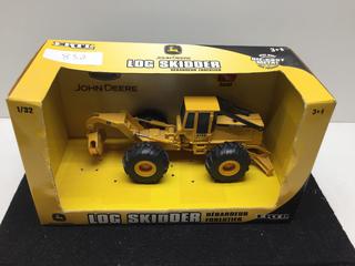 ERTL John Deere 648G Model w/ 1:32 Scale