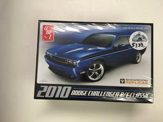 2010 Dodge Challenger R/T Classic 1/24 Scale Model Kit.