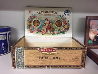 La Preferencia Bull Dog Tobacco Box.