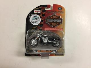 Harley Davidson 1:24 Die Cast Model 2006 VRSCR Street Rod.