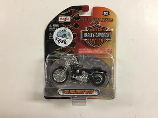 Harley Davidson 1:24 Die Cast Model 2001 FXSTS Springer Softail.