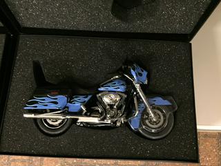 Harley Davidson 1:12 Scale Authentic Die Cast Metal Replica.