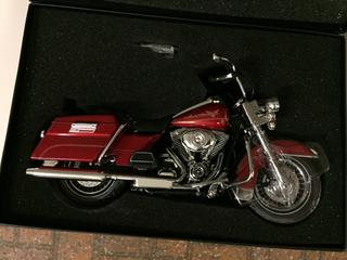 Harley Davidson 1:12 Scale Authentic Die Cast Metal Replica.