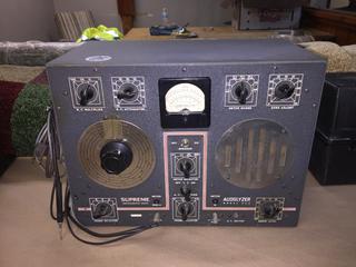 Supreme Instruments Audalyzer Model 562 Antique Radio.