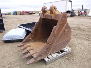 39 In. CAT Excavator Bucket To Fit 320E Series (W Fence)