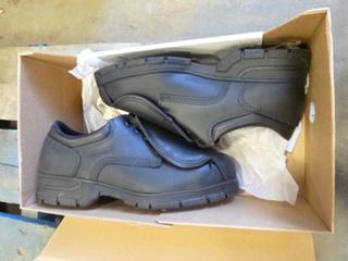 (1) Unused Pair of Royer Composite Toe Shoes w/ Lace Guard, Size 7 (R-3-2)