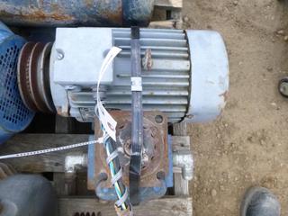 Evcole Marvelli Electrical Motor, 5.5 Hp. 1680 RPM, Type MV112M, C/w Attached Gear Box, (Row 2)