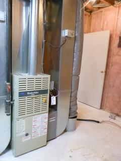 Carrier Weather Maker 8000 Furnace C/w Totaline High Efficiency Media Air Cleaner And Aprilaire 760 Humidifier **Note: Ducting Not Included, Buyer Responsible For Load Out, Located Offsite For More Info Contact Shazeeda @780-721-4178**