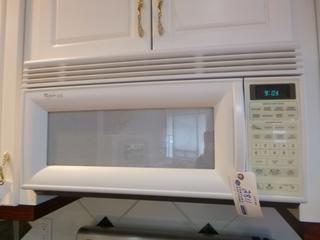 Whirlpool Model YGH7145XFQ-0 Single Phase 1500W Over The Range Microwave. SN XCJ1310567 **Note: Buyer Responsible For Load Out, Located Offsite For More Info Contact Shazeeda @780-721-4178**