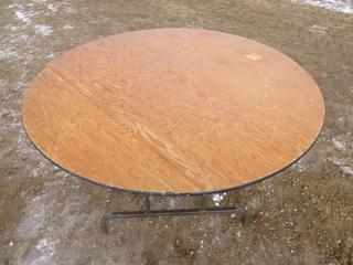 (Set of 6) Round Tables W/ Folding Legs, 5 Ft Diameter, (NF 5)