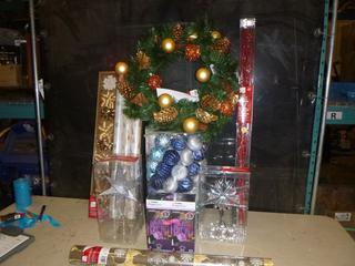 Lot of Assorted Christmas Decorations (D1)