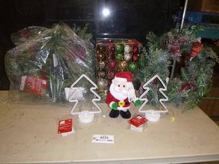 Lot of Assorted Christmas Decorations (C2)