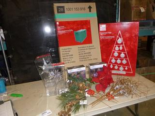 Lot of Assorted Christmas Decorations (E1)