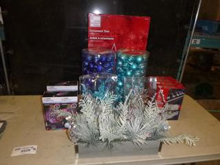 Lot of Assorted Christmas Decorations (E2)