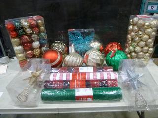 Lot of Assorted Christmas Decorations (P-5-1)