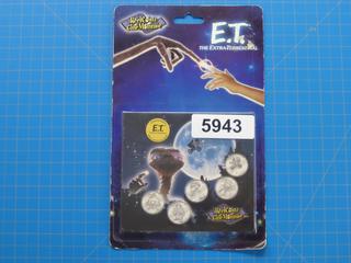 (1) 2002 E.T. The Extra-Terrestrial 5-piece Medallion and Sticker set