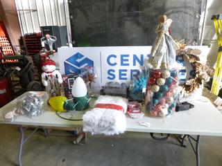 Lot of Assorted Christmas Decorations (EBC)