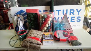 Lot of Assorted Christmas Decorations (EBC)