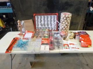 Lot of Assorted Christmas Decorations (EBC)