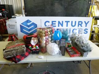 Lot of Assorted Christmas Decorations (EBC)