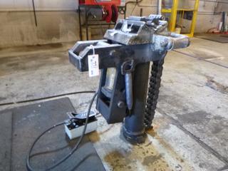 Floor Mounted Vise C/w HD Leaf Chain And Air-Over Hydraulic Foot Pump *Note: Buyer Responsible For Load Out*