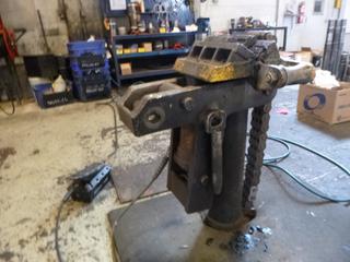 Floor Mounted Vise C/w HD Leaf Chain And Air-Over Hydraulic Foot Pump *Note: Buyer Responsible For Load Out*