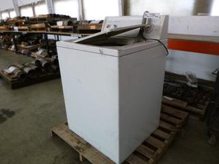 Kenmore Model 4760292 70 Series 110V Washing Machne. SN CG1901863 *Note: Working Condition Unknown*
