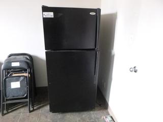Whirlpool Model ET8CHKXKB05 Refrigerator. SN ES4017912