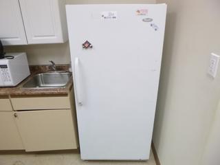 28in X 30in X 66in Woods Model R17NAB 115V Refrigerator. SN 13100058LK