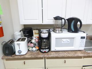 General Electric Microwave C/w Toaster, Coffee Pots, Kettle, Electric Knife, K-Cups And Kettle
