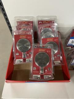 Quantity of Wreath Hangers.