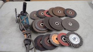 Makita 120V Angle Grinder C/w Assortment Of Grinding Discs