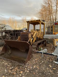 941 CAT Crawler Loader C/w CAT 3304 Engine, Double Grouser 14in Track Pad, 79in Bucket And 5-Shank Ripper. Showing 3375hrs. SN 80H06963 *Note: Running When Parked*