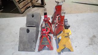 Qty Of (5) Jack Stands C/w (2) Wheel Chocks