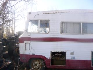 1972 Empress Dodge Fargo Desoto Model M40 Motorhome C/w Big Block 440 V8, A/T And Onan Model 4.0CCK-1R Electric Plant. VIN M49CN2S524879 *Note: Unable To Verify Mileage, Roof Caving In, Windshield Missing, Dents And Missing Window*