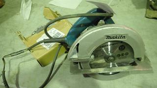 Makita 7 1/4in 120V Circular Saw C/w Qty Of 7 1/4in Saw Blades