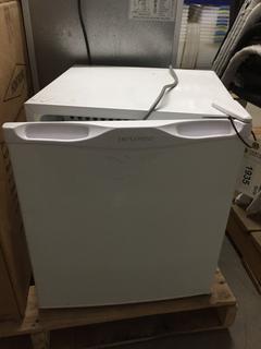 Diplomat DCR017W 3.3 Cubic Foot Mini Fridge.