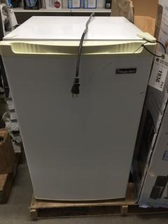 Magic Chef HMBR440WEF 4.4 Cubic Foot Bar Fridge.