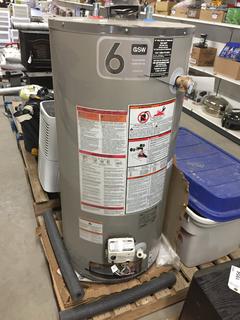 GSW 40 Gallon 40000BTU Water Tank, Damaged.