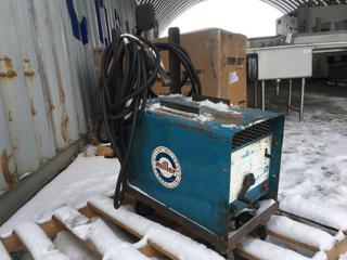 Miller Thunderbolt 225 Electric Welder.