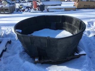 Rubbermaid 300 Gal Trough. *DAMAGED*