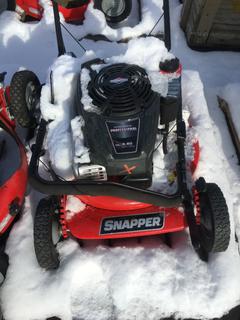 Briggs and Stratton 190cc Lawn Mower w/ Lawn Mower Frame.