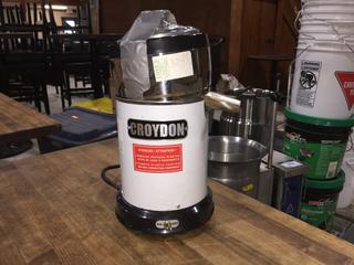 Croydon ES4EA-160001-WS 110v/60hZ/500W Juice Extractor.