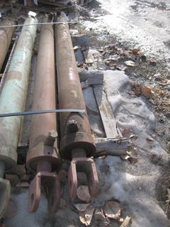 Set of Hydraulic Rams 60" Centre to Centre.