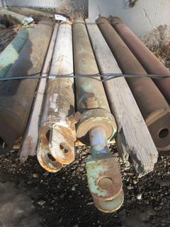 (2) Mismatched Hydraulic Rams.